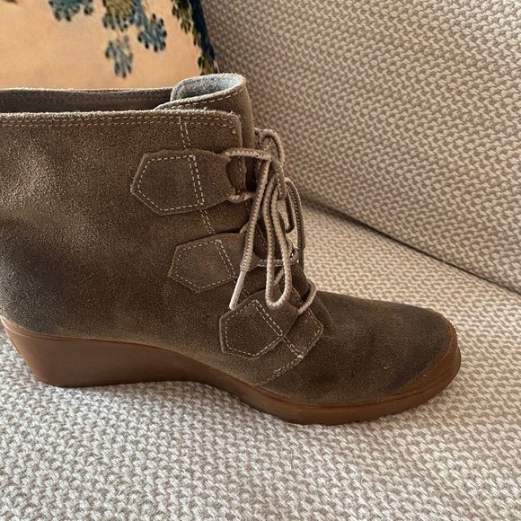 Sorel “Toronto” Lace-Up Booties - Picture 5 of 13